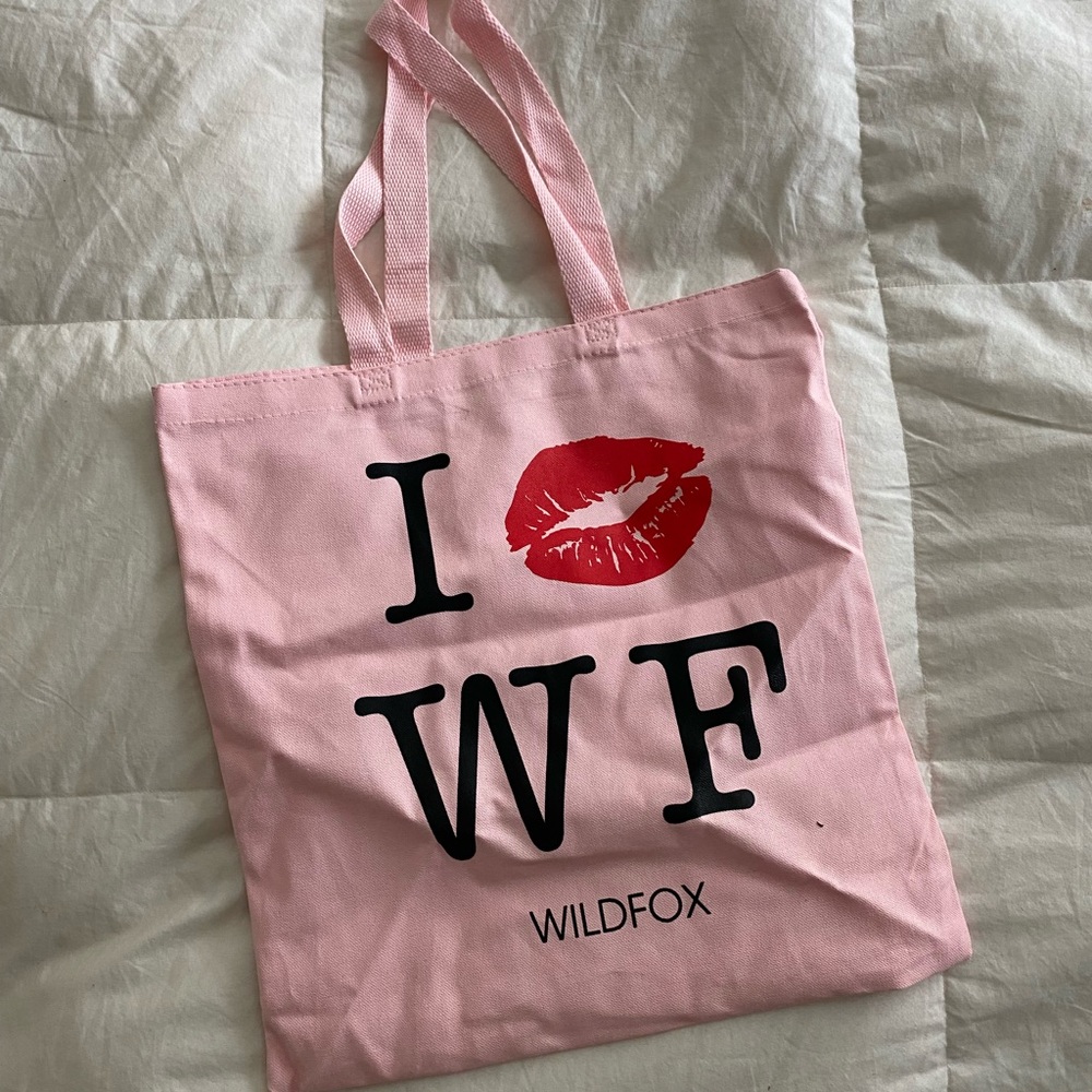 Wild fox tote bag